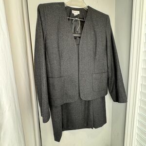Vintage Talbots 100% Wool Gray Skirt Suit Size 12 – Classic Modern Style